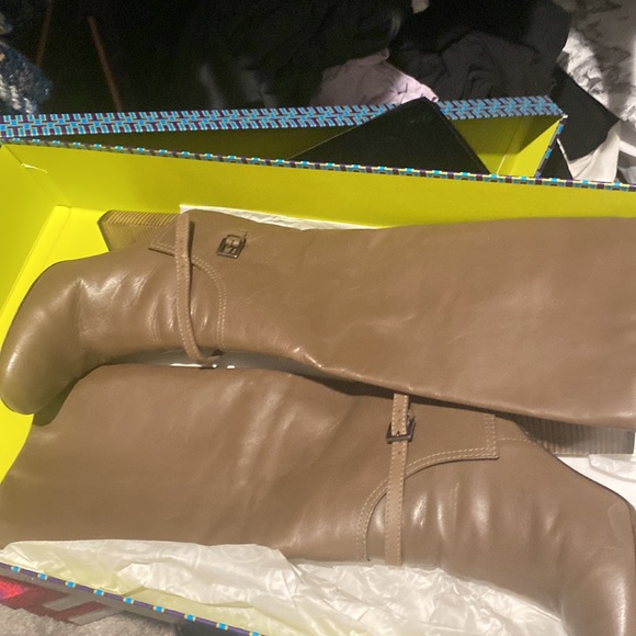 Tory Burch - Picture 3 of 4